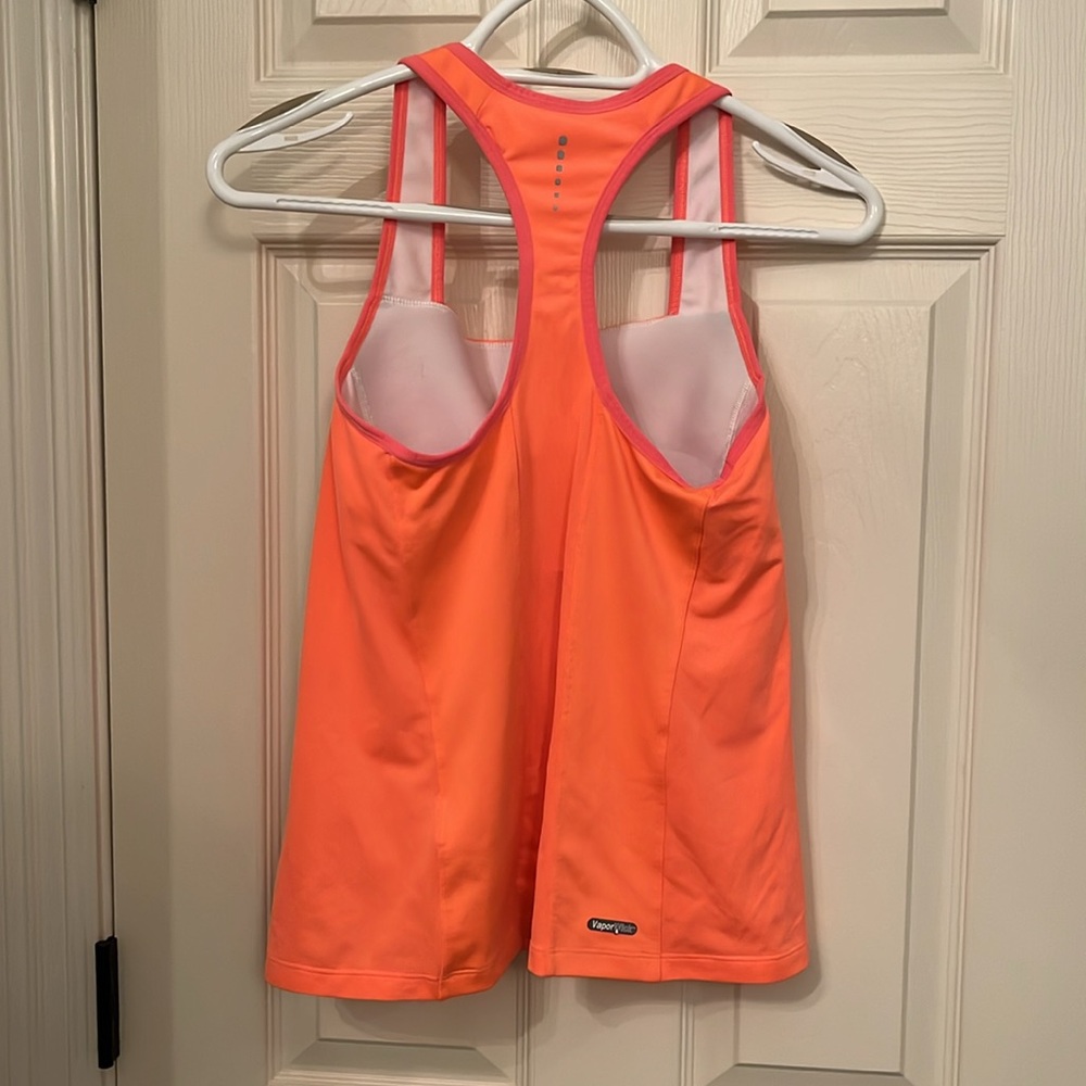 The North Face Women’s Orange Vapor Wick Tank Top Sz Medium Shelf Bra Venting - Picture 2 of 8